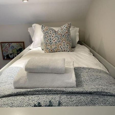 Holly Cottage, 2, Northbrook Park, Farnham-Up To 6 Adults Bagian luar foto