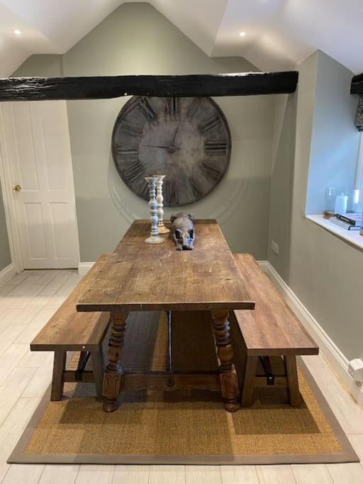 Holly Cottage, 2, Northbrook Park, Farnham-Up To 6 Adults Bagian luar foto