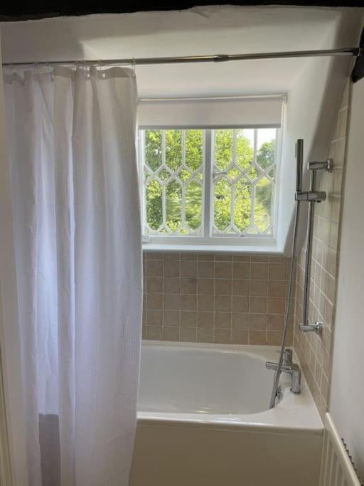 Holly Cottage, 2, Northbrook Park, Farnham-Up To 6 Adults Bagian luar foto