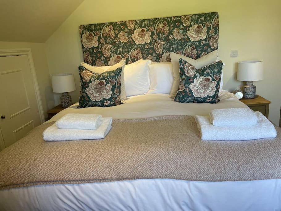 Holly Cottage, 2, Northbrook Park, Farnham-Up To 6 Adults Bagian luar foto