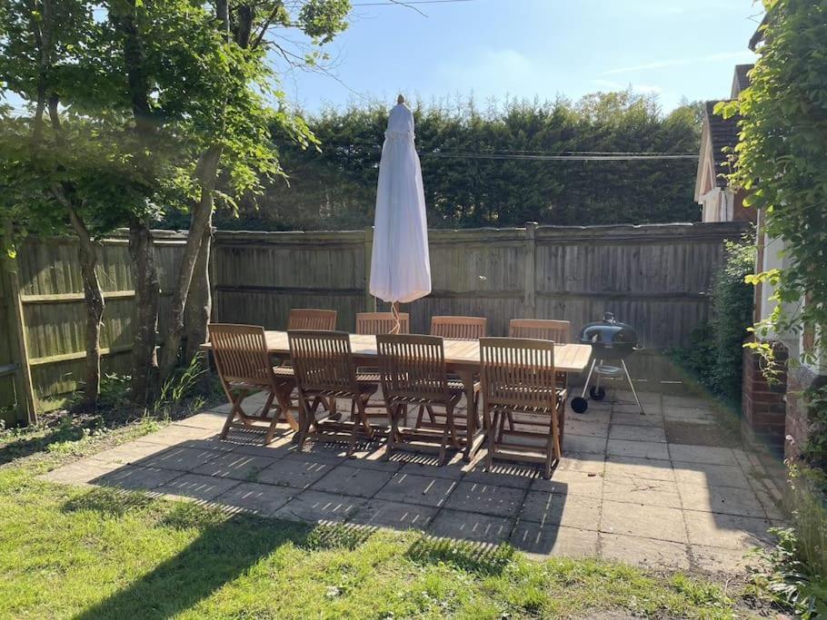 Holly Cottage, 2, Northbrook Park, Farnham-Up To 6 Adults Bagian luar foto